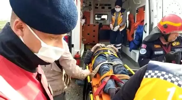Son dakika 3. sayfa: İznik-Karamürsel karayolunda hafriyat kamyonu devrildi: 1 yaralı Son dakika 3. sayfa: İznik-Karamürsel karayolunda hafriyat kamyonu devrildi: 1 yaralı
