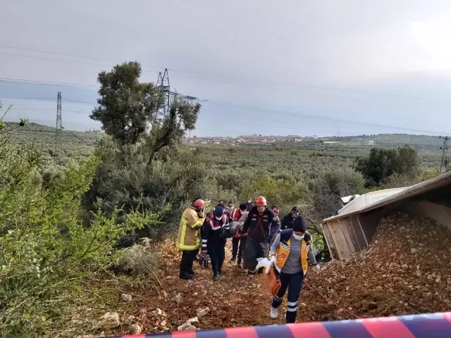 Son dakika 3. sayfa: İznik-Karamürsel karayolunda hafriyat kamyonu devrildi: 1 yaralı Son dakika 3. sayfa: İznik-Karamürsel karayolunda hafriyat kamyonu devrildi: 1 yaralı