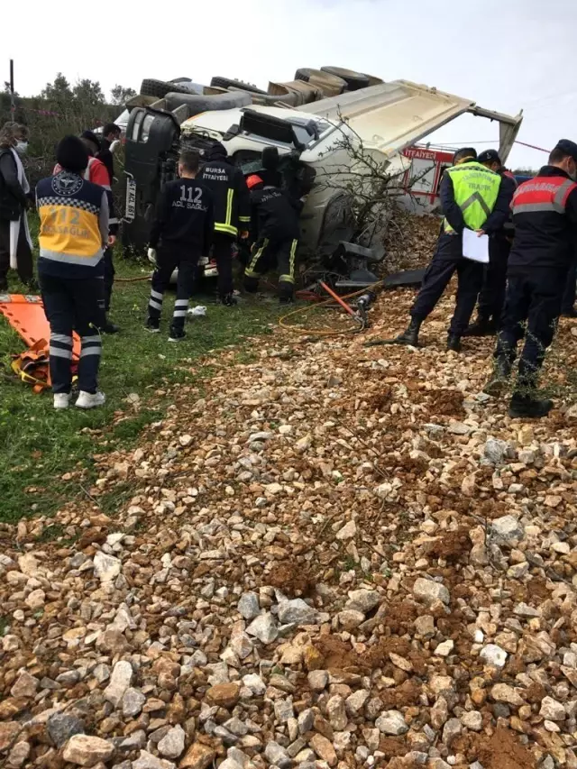 Son dakika 3. sayfa: İznik-Karamürsel karayolunda hafriyat kamyonu devrildi: 1 yaralı Son dakika 3. sayfa: İznik-Karamürsel karayolunda hafriyat kamyonu devrildi: 1 yaralı