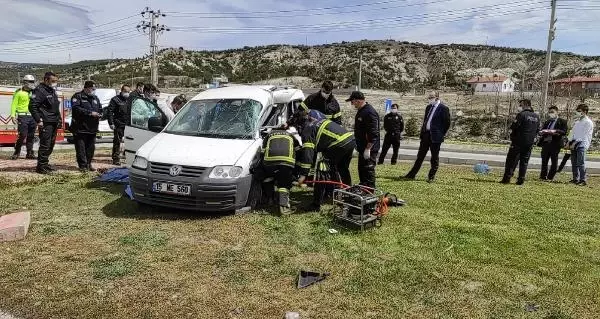 Araçları kamyonete çarpan yaşlı çift, feci şekilde can verdi Araçları kamyonete çarpan yaşlı çift, feci şekilde can verdi