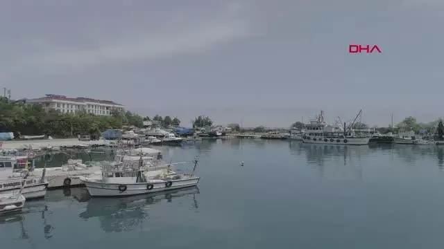 Yasak başladı, Karadeniz'de balıkçılar ağ ve teknelerini bakıma aldı Yasak başladı, Karadeniz'de balıkçılar ağ ve teknelerini bakıma aldı