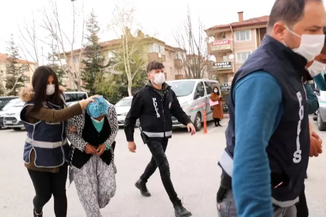 Kendisini darp etmeye çalışan şahsı öldüren kadın adliyeye sevk edildi Kendisini darp etmeye çalışan şahsı öldüren kadın adliyeye sevk edildi