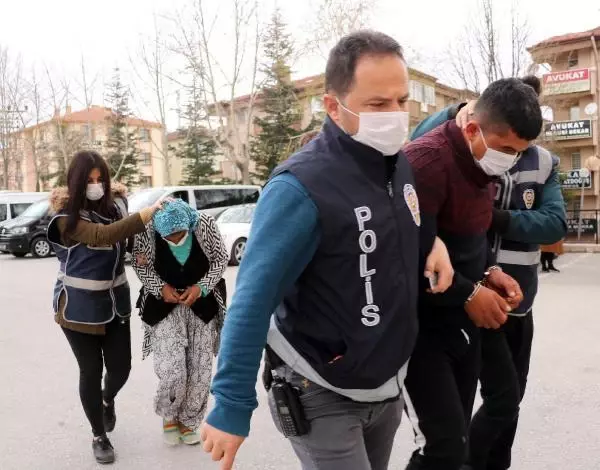 DARBETMEYE KALKIŞAN AKRABASINI ÖLDÜREN KADIN ADLİYEDE DARBETMEYE KALKIŞAN AKRABASINI ÖLDÜREN KADIN ADLİYEDE