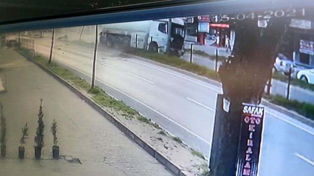 kirmizi isik ihlali yapan tanker taksiyi boyl 2 14070250 o
