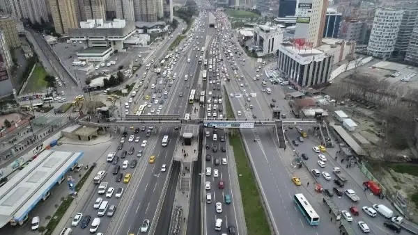 KISITLAMA ÖNCESİ TRAFİK YOĞUNLUĞU HAVADAN GÖRÜNTÜLENDİ KISITLAMA ÖNCESİ TRAFİK YOĞUNLUĞU HAVADAN GÖRÜNTÜLENDİ