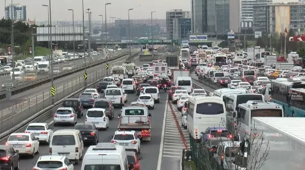 KISITLAMA ÖNCESİ TRAFİK YOĞUNLUĞU HAVADAN GÖRÜNTÜLENDİ KISITLAMA ÖNCESİ TRAFİK YOĞUNLUĞU HAVADAN GÖRÜNTÜLENDİ