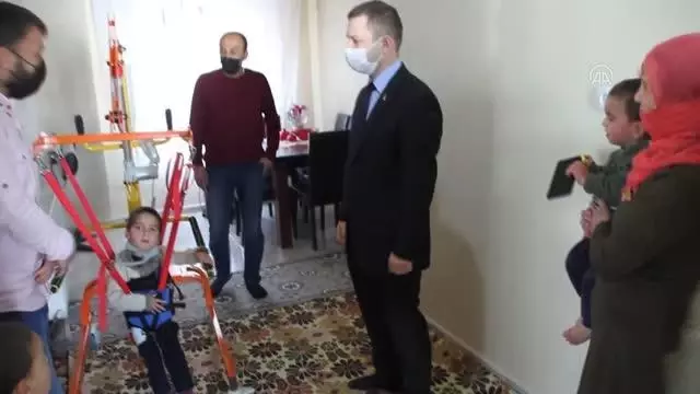 Malazgirt Kaymakami Demirer Serebral Palsili Cocuga Uzay Terapi Sistemi Aldi Haberler