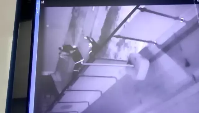 Maltepe'de sokağa çıkma kısıtlamasında araba hırsızlığı güvenlik kamerasında Maltepe'de sokağa çıkma kısıtlamasında araba hırsızlığı güvenlik kamerasında