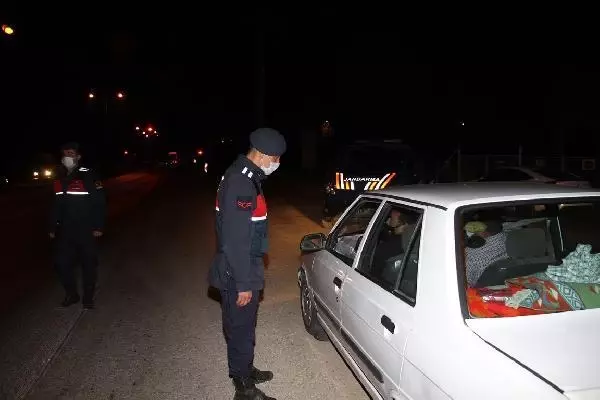 Son dakika haber! Manisa'da seyahat kısıtlaması: Araçlara izin belgesi kontrolü yapıldı Son dakika haber! Manisa'da seyahat kısıtlaması: Araçlara izin belgesi kontrolü yapıldı