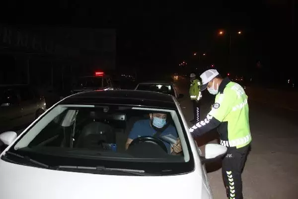 Son dakika haber! Manisa'da seyahat kısıtlaması: Araçlara izin belgesi kontrolü yapıldı Son dakika haber! Manisa'da seyahat kısıtlaması: Araçlara izin belgesi kontrolü yapıldı