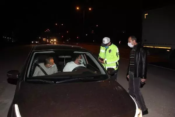 Son dakika haber! Manisa'da seyahat kısıtlaması: Araçlara izin belgesi kontrolü yapıldı Son dakika haber! Manisa'da seyahat kısıtlaması: Araçlara izin belgesi kontrolü yapıldı