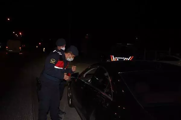 Son dakika haber! Manisa'da seyahat kısıtlaması: Araçlara izin belgesi kontrolü yapıldı Son dakika haber! Manisa'da seyahat kısıtlaması: Araçlara izin belgesi kontrolü yapıldı