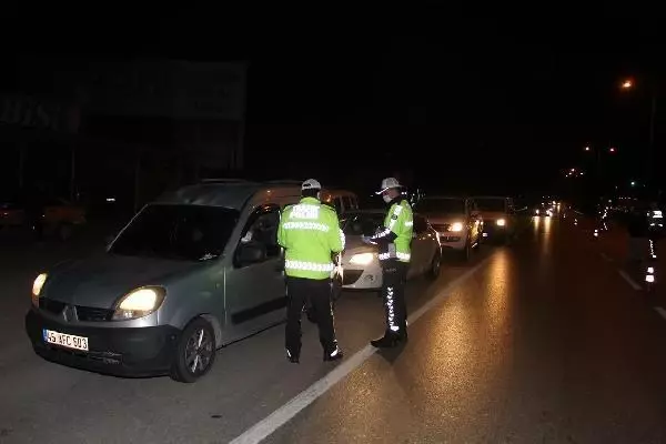Son dakika haber! Manisa'da seyahat kısıtlaması: Araçlara izin belgesi kontrolü yapıldı Son dakika haber! Manisa'da seyahat kısıtlaması: Araçlara izin belgesi kontrolü yapıldı