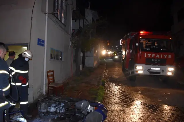 Motosiklette çıkan yangın dükkanı yakmadan söndürüldü Motosiklette çıkan yangın dükkanı yakmadan söndürüldü