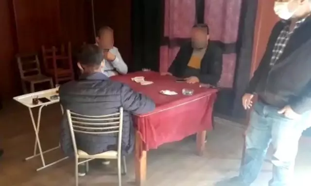 Osmaniye'de kumar oynayan 5 kişiye 25 bin lira ceza Osmaniye'de kumar oynayan 5 kişiye 25 bin lira ceza