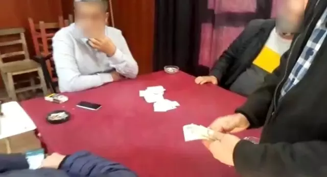 Osmaniye'de kumar oynayan 5 kişiye 25 bin lira ceza Osmaniye'de kumar oynayan 5 kişiye 25 bin lira ceza