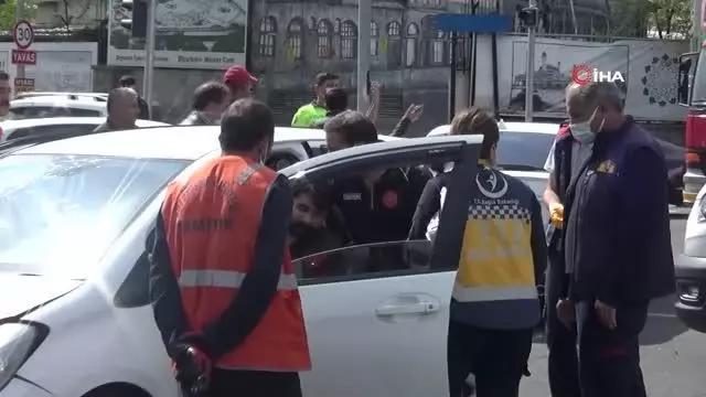 Otomobil, dönüşü yasak olan yola girdi: 5'i ağır 7 yaralı Otomobil, dönüşü yasak olan yola girdi: 5'i ağır 7 yaralı