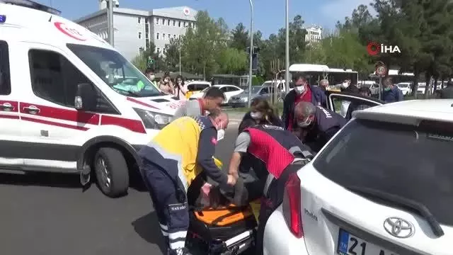 Otomobil, dönüşü yasak olan yola girdi: 5'i ağır 7 yaralı Otomobil, dönüşü yasak olan yola girdi: 5'i ağır 7 yaralı