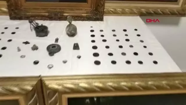 Otomobilde 85 adet tarihi eser ele geçirildi Otomobilde 85 adet tarihi eser ele geçirildi