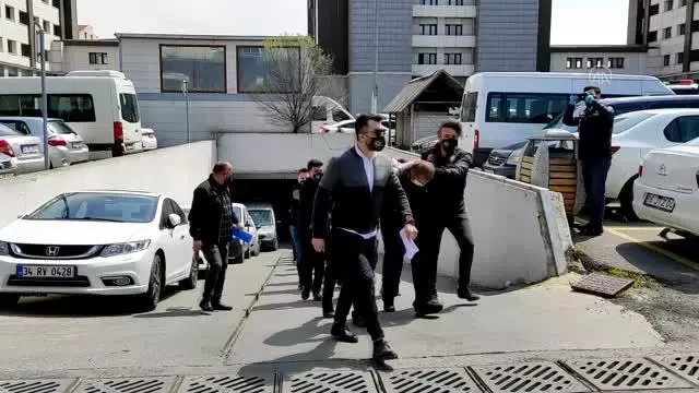 Son dakika gündem: Peker'in elebaşı olduğu belirtilen suç örgütüne yönelik operasyonda yakalanan 49 şüpheli adliyeye sevk edildi Son dakika gündem: Peker'in elebaşı olduğu belirtilen suç örgütüne yönelik operasyonda yakalanan 49 şüpheli adliyeye sevk edildi
