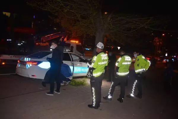 ADANA-Polis aracı, kovalamaca sırasında ağaca çarptı: 2 yaralı ADANA-Polis aracı, kovalamaca sırasında ağaca çarptı: 2 yaralı