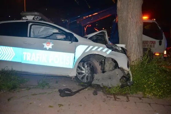 ADANA-Polis aracı, kovalamaca sırasında ağaca çarptı: 2 yaralı ADANA-Polis aracı, kovalamaca sırasında ağaca çarptı: 2 yaralı