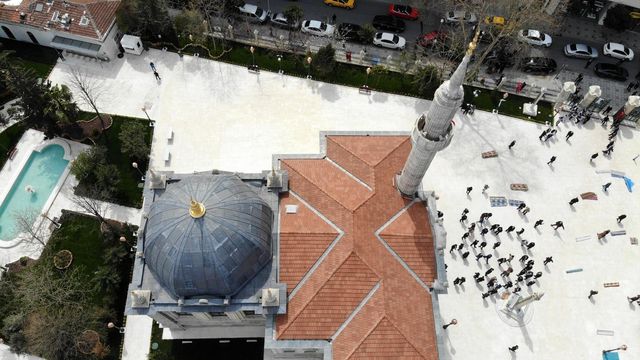 restorasyonu tamamlanan tesvikiye camii ibade 3 14070757 o