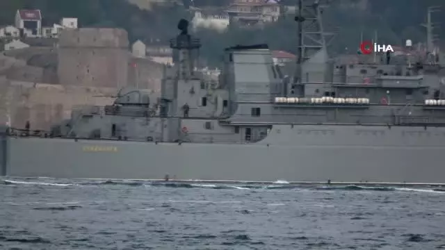 Rusya gemilerini Karadeniz'e çekiyor...İki savaş gemisi Çanakkale'den geçti Rusya gemilerini Karadeniz'e çekiyor...İki savaş gemisi Çanakkale'den geçti