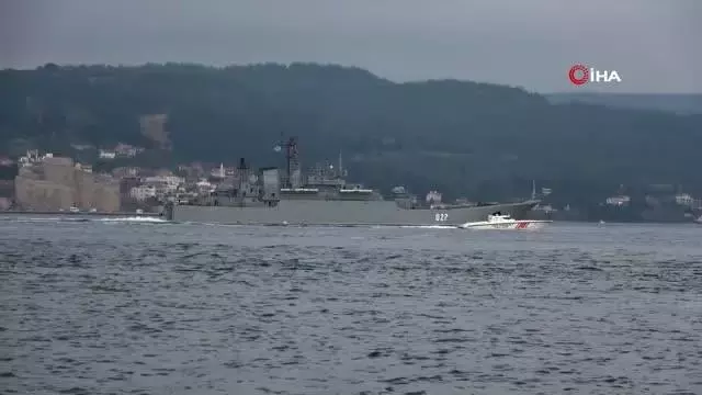 Rusya gemilerini Karadeniz'e çekiyor...İki savaş gemisi Çanakkale'den geçti Rusya gemilerini Karadeniz'e çekiyor...İki savaş gemisi Çanakkale'den geçti