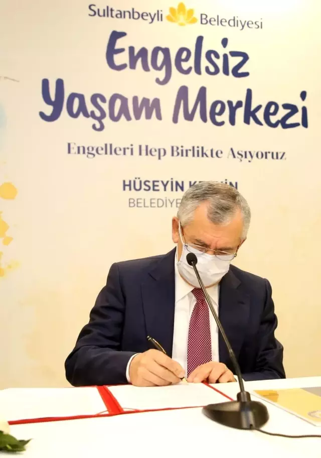 Sultanbeyli'de Engelsiz Yaşam Merkezi için imzalar atıldı Sultanbeyli'de Engelsiz Yaşam Merkezi için imzalar atıldı