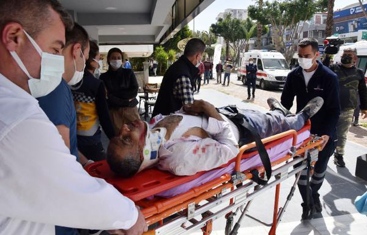 Tadilatta üzerine duvar yıkılan Suriyeli işçi yaralandı