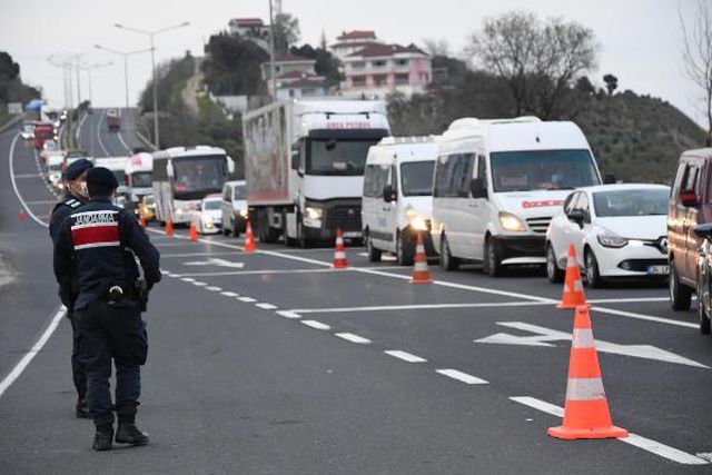 TEKİRDAĞ'DA DENETİMLERDE ARAÇ KUYRUKLARI OLUŞTU