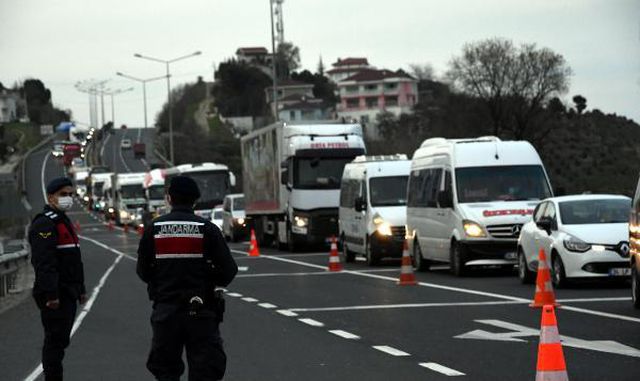 TEKİRDAĞ'DA DENETİMLERDE ARAÇ KUYRUKLARI OLUŞTU