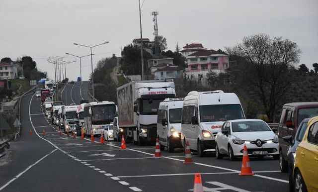 TEKİRDAĞ'DA DENETİMLERDE ARAÇ KUYRUKLARI OLUŞTU