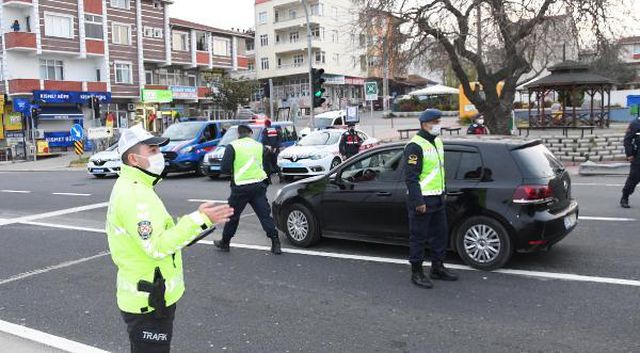 TEKİRDAĞ'DA DENETİMLERDE ARAÇ KUYRUKLARI OLUŞTU
