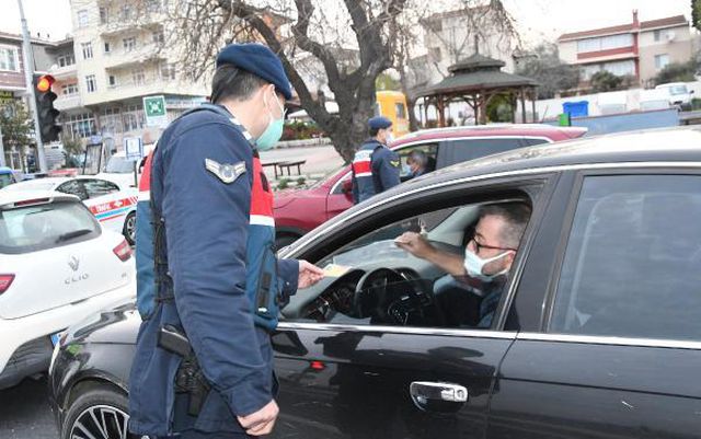 TEKİRDAĞ'DA DENETİMLERDE ARAÇ KUYRUKLARI OLUŞTU