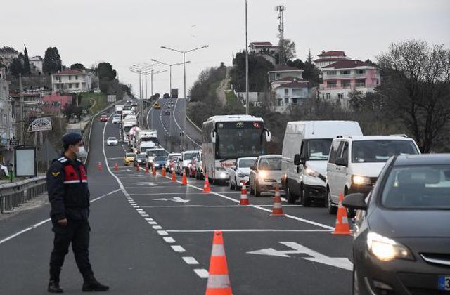 TEKİRDAĞ'DA DENETİMLERDE ARAÇ KUYRUKLARI OLUŞTU