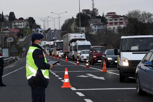 TEKİRDAĞ'DA DENETİMLERDE ARAÇ KUYRUKLARI OLUŞTU