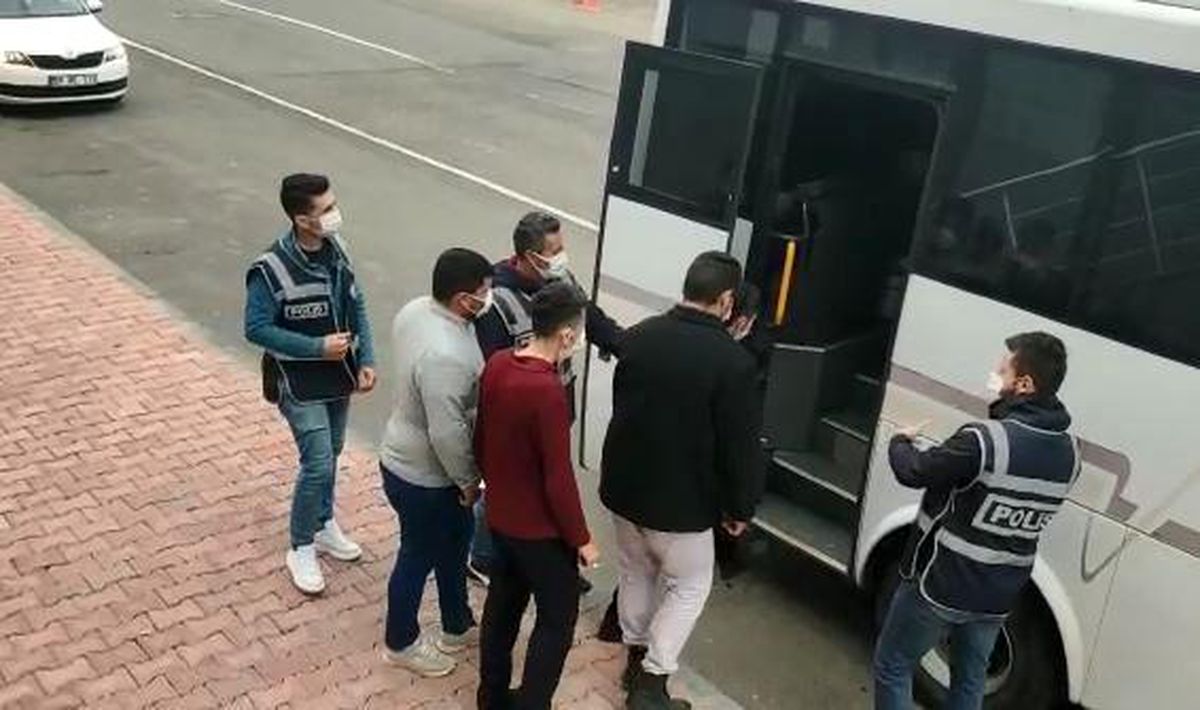 Şantaj kurbanı olan genç kız, 9 kişi tarafından defalarca birlikteliğe zorlandı