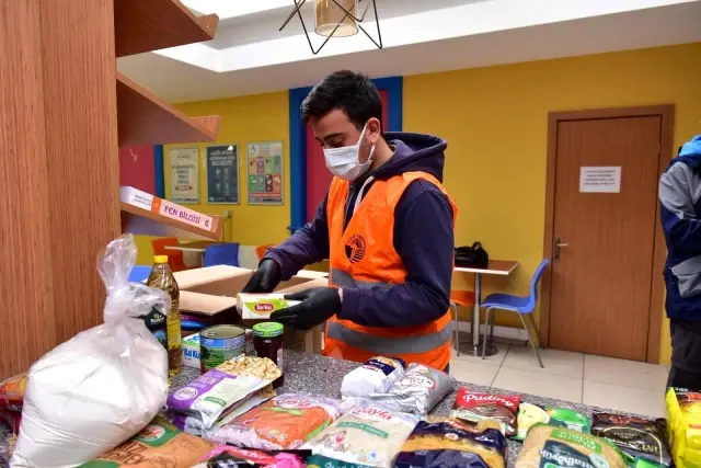 Tuzla Gençlik Merkezi öğrencileri gönüllere dokunuyor Tuzla Gençlik Merkezi öğrencileri gönüllere dokunuyor