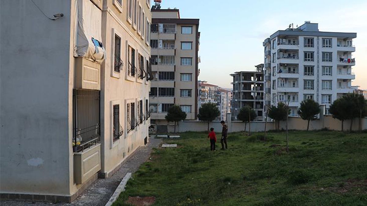 14 yaşındaki genç kız, 11'inci kattan düşerek yaşamını yitirdi