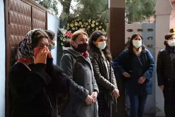 İBB'den acı haber! 21 haftalık hamile çalışan koronavirüse yenik düştü İBB'den acı haber! 21 haftalık hamile çalışan koronavirüse yenik düştü