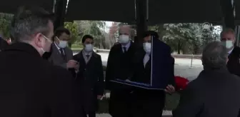 Recep Tayyip Erdoğan: 8. Cumhurbaşkanı Turgut Özal, vefatının 28. yılında kabri başında anıldı Recep Tayyip Erdoğan: 8. Cumhurbaşkanı Turgut Özal, vefatının 28. yılında kabri başında anıldı