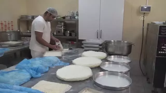 AFYONKARAHİSAR - Sandıklı'da soğuk baklava iftar sofralarını tatlandırıyor AFYONKARAHİSAR - Sandıklı'da soğuk baklava iftar sofralarını tatlandırıyor