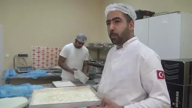 AFYONKARAHİSAR - Sandıklı'da soğuk baklava iftar sofralarını tatlandırıyor AFYONKARAHİSAR - Sandıklı'da soğuk baklava iftar sofralarını tatlandırıyor