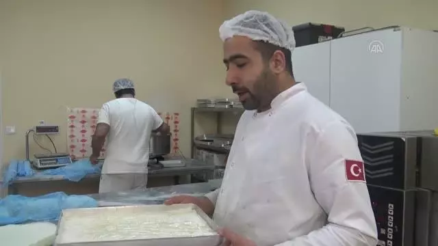 AFYONKARAHİSAR - Sandıklı'da soğuk baklava iftar sofralarını tatlandırıyor AFYONKARAHİSAR - Sandıklı'da soğuk baklava iftar sofralarını tatlandırıyor