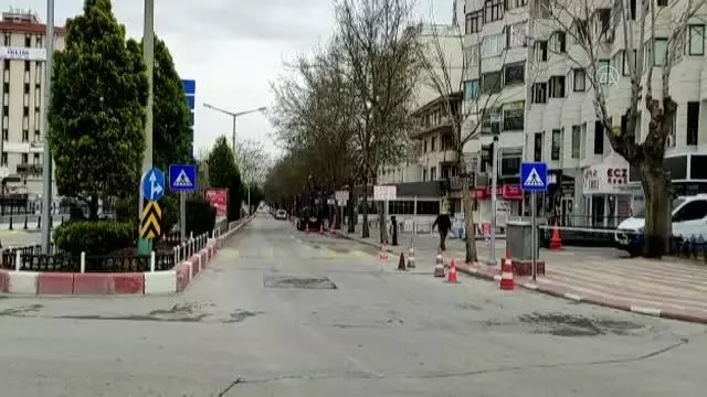 Son dakika: AFYONKARAHİSAR - Sokağa çıkma kısıtlamasına uyuluyor Son dakika: AFYONKARAHİSAR - Sokağa çıkma kısıtlamasına uyuluyor