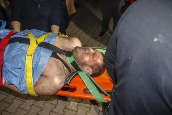 Annesinin öldüğü haberini aldı, kesici aletle kendisine zarar verdi Annesinin öldüğü haberini aldı, kesici aletle kendisine zarar verdi