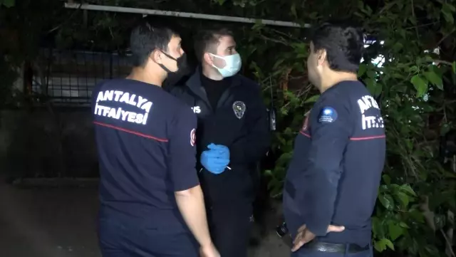 Annesinin öldüğüne ancak çaldığı kapısı açılmayınca inandı, apartmanı birbirine kattı Annesinin öldüğüne ancak çaldığı kapısı açılmayınca inandı, apartmanı birbirine kattı