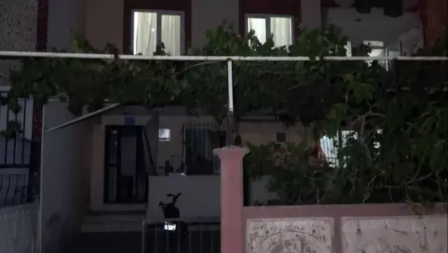 Annesinin öldüğüne ancak çaldığı kapısı açılmayınca inandı, apartmanı birbirine kattı Annesinin öldüğüne ancak çaldığı kapısı açılmayınca inandı, apartmanı birbirine kattı